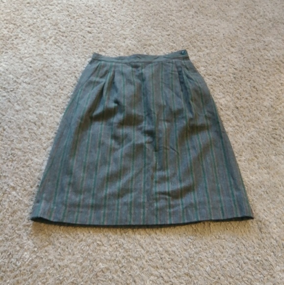 A Vintage Green Herringbone Pattern Wool Skirt - Picture 3 of 7